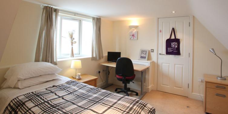 Residence - Queens Lodge - Wimbledon School of English Accommodation Gallery 1260 6